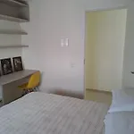 Apartamento dois quartos com estacionamento